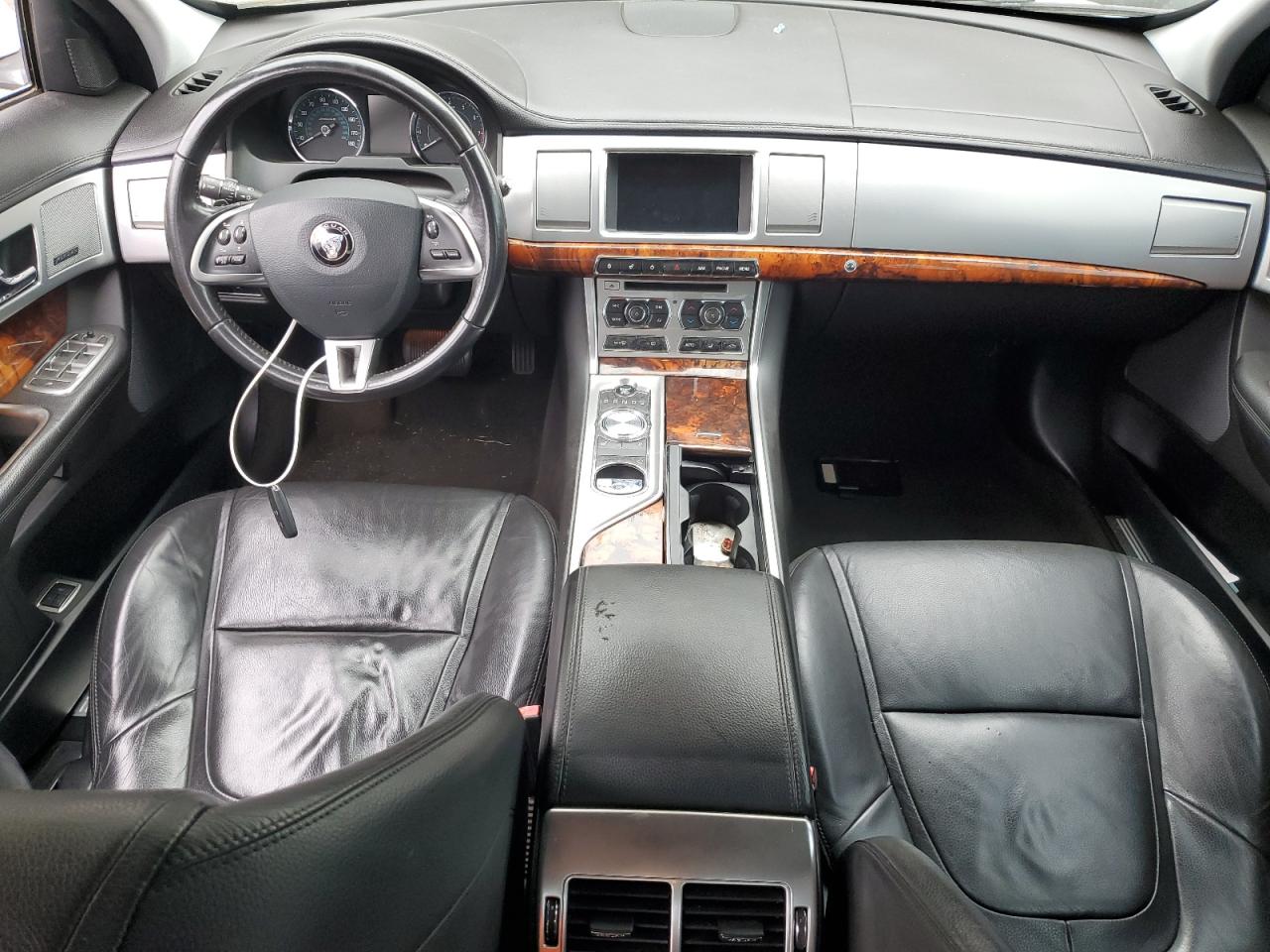 2015 Jaguar XF - Image 8