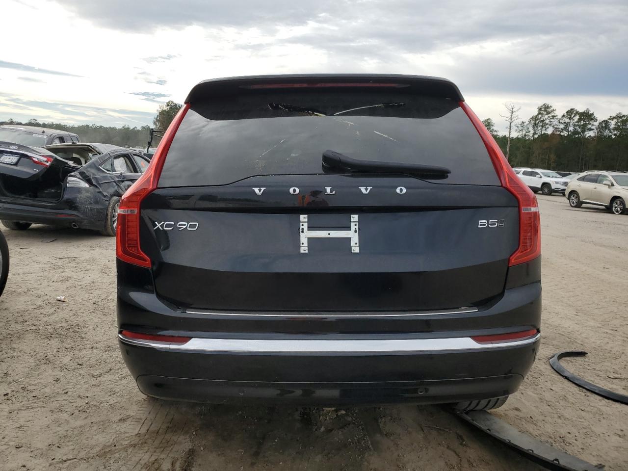 2023 Volvo XC90 - Image 6