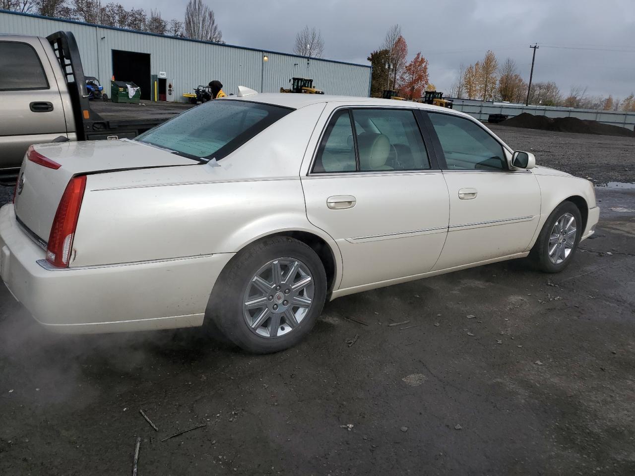 2010 Cadillac DTS - Image 3
