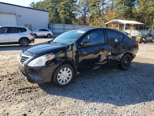  NISSAN VERSA 2019 Czarny