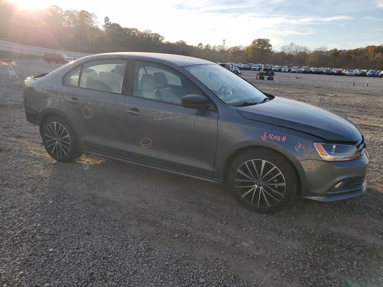2016 Volkswagen Jetta - Image 4