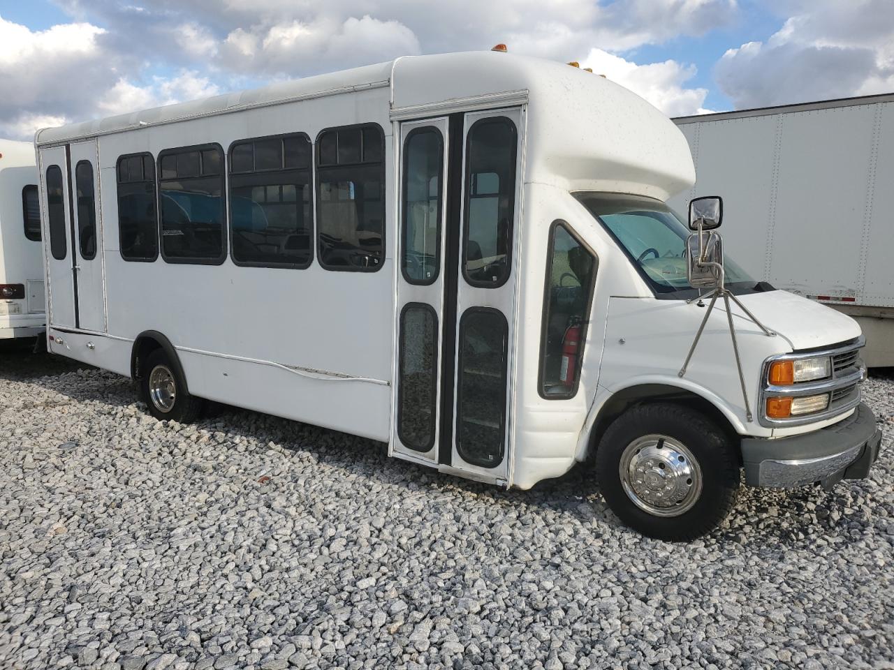 2000 Chevrolet Express - Image 4