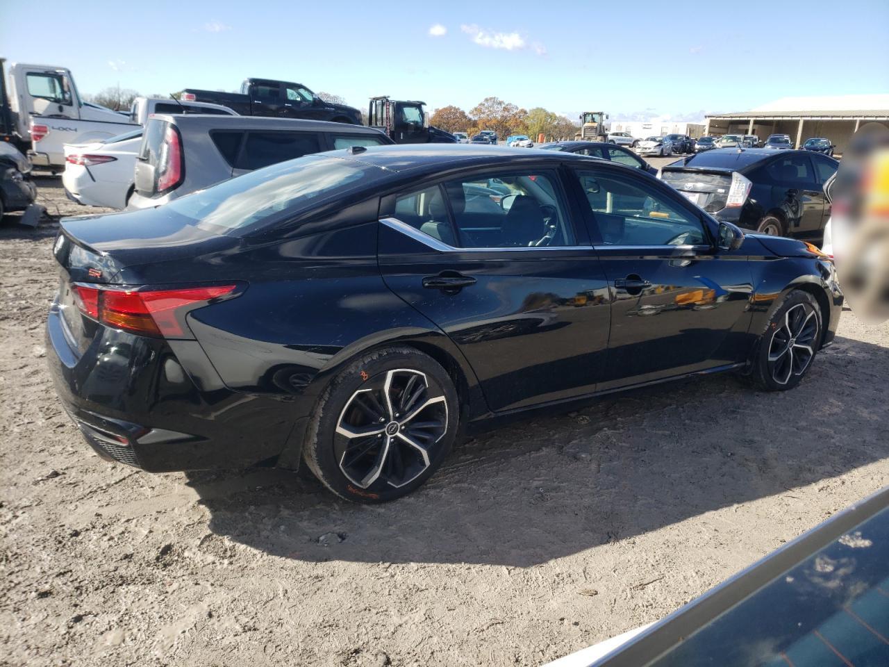 2024 Nissan Altima - Image 3