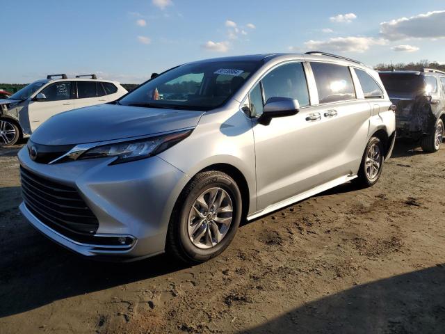 2022 Toyota Sienna Xle