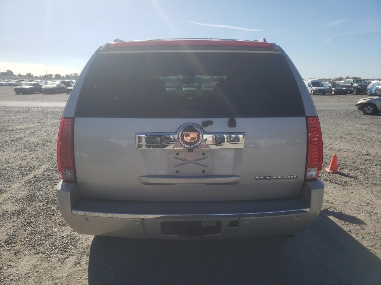 2008 Cadillac Escalade Luxury VIN: 1GYFK63848R204617 Lot: 79267834