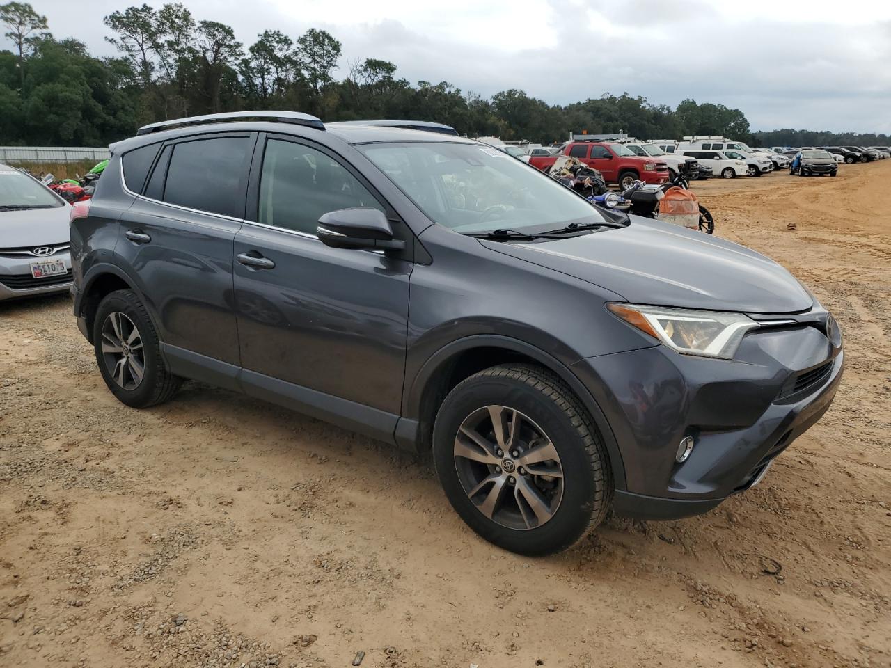 VIN JTMWFREV3HJ137005 2017 TOYOTA RAV4 no.4