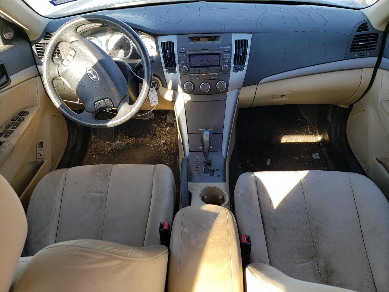 2010 Hyundai Sonata - Image 8