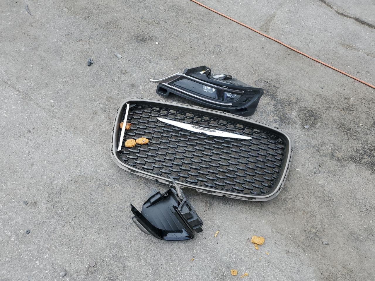 2018 Chrysler 300 - Image 12