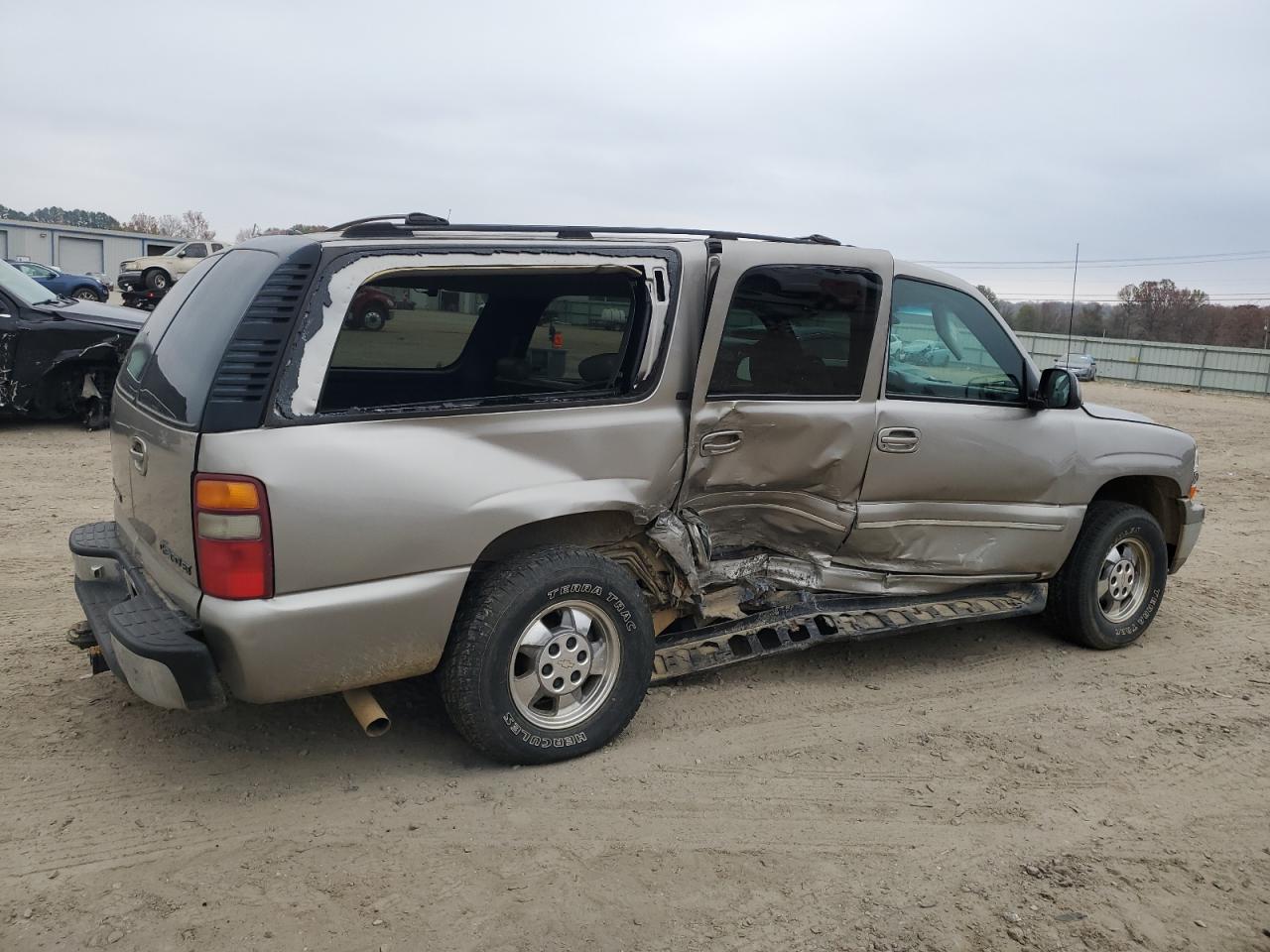 2001 Chevrolet Suburban - Image 3