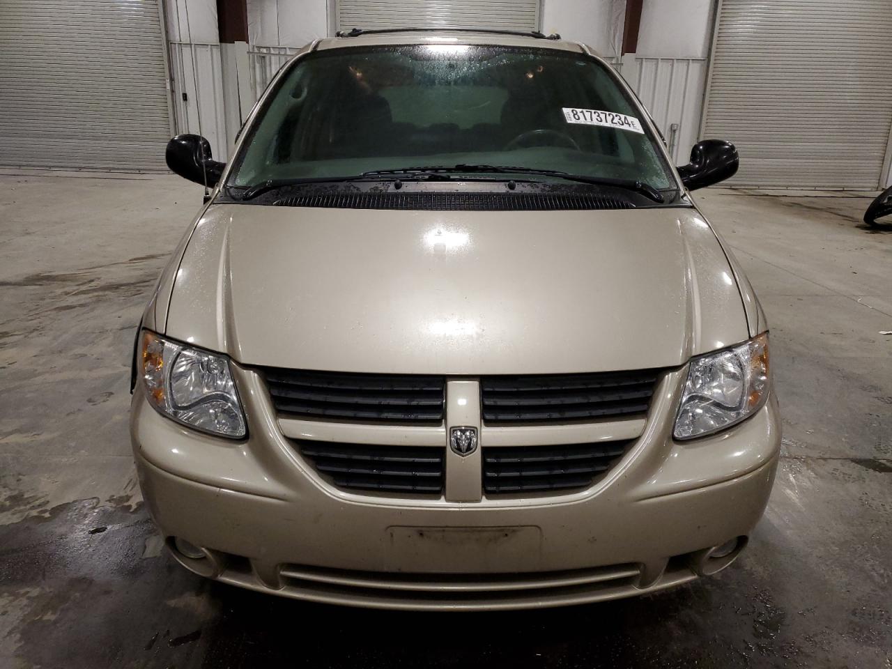 2005 Dodge Caravan - Image 5