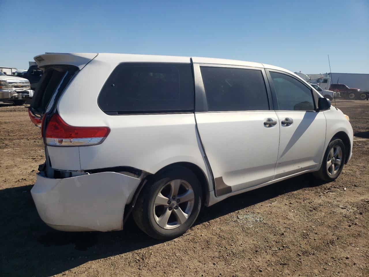 2011 Toyota Sienna - Image 3