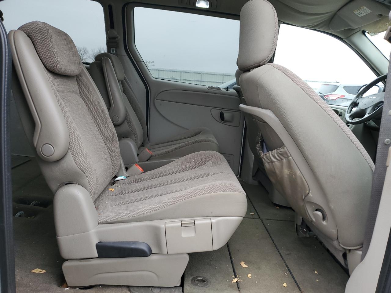 2007 Chrysler Town & Country - Image 11
