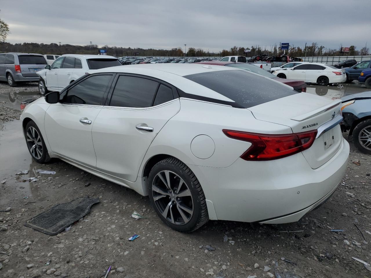 2016 Nissan Maxima - Image 2