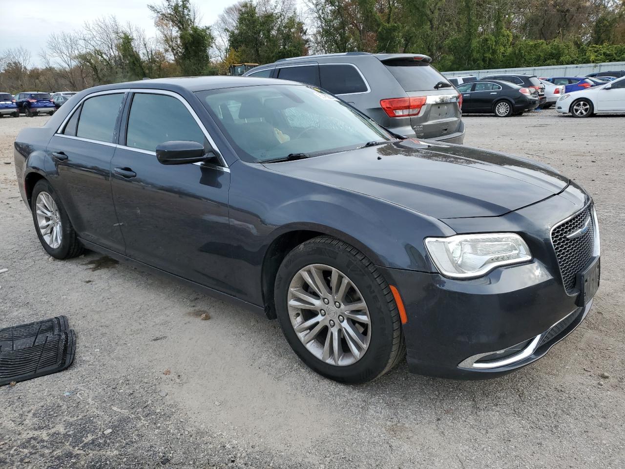 2018 Chrysler 300 - Image 4