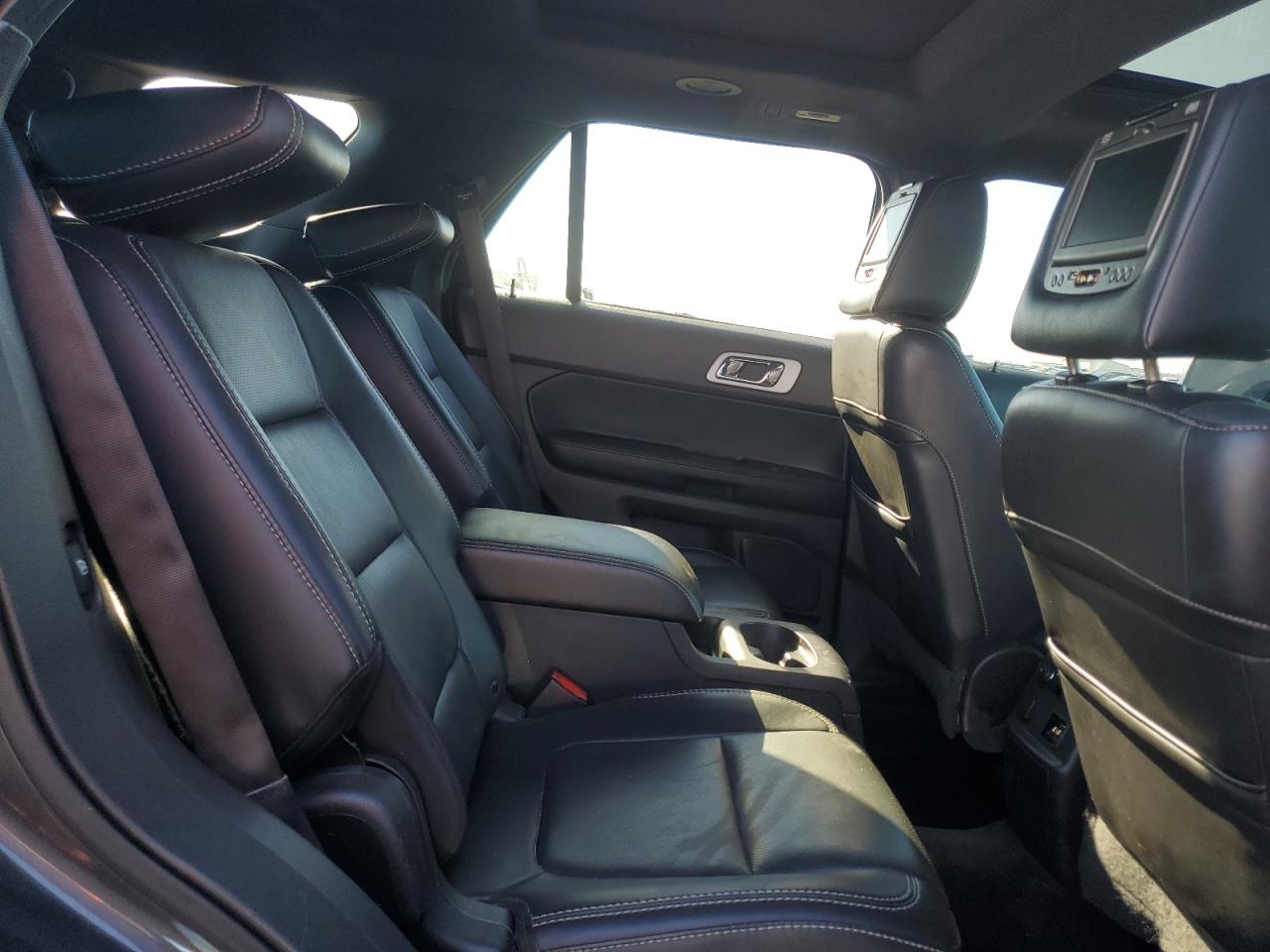 2015 Ford Explorer - Image 11