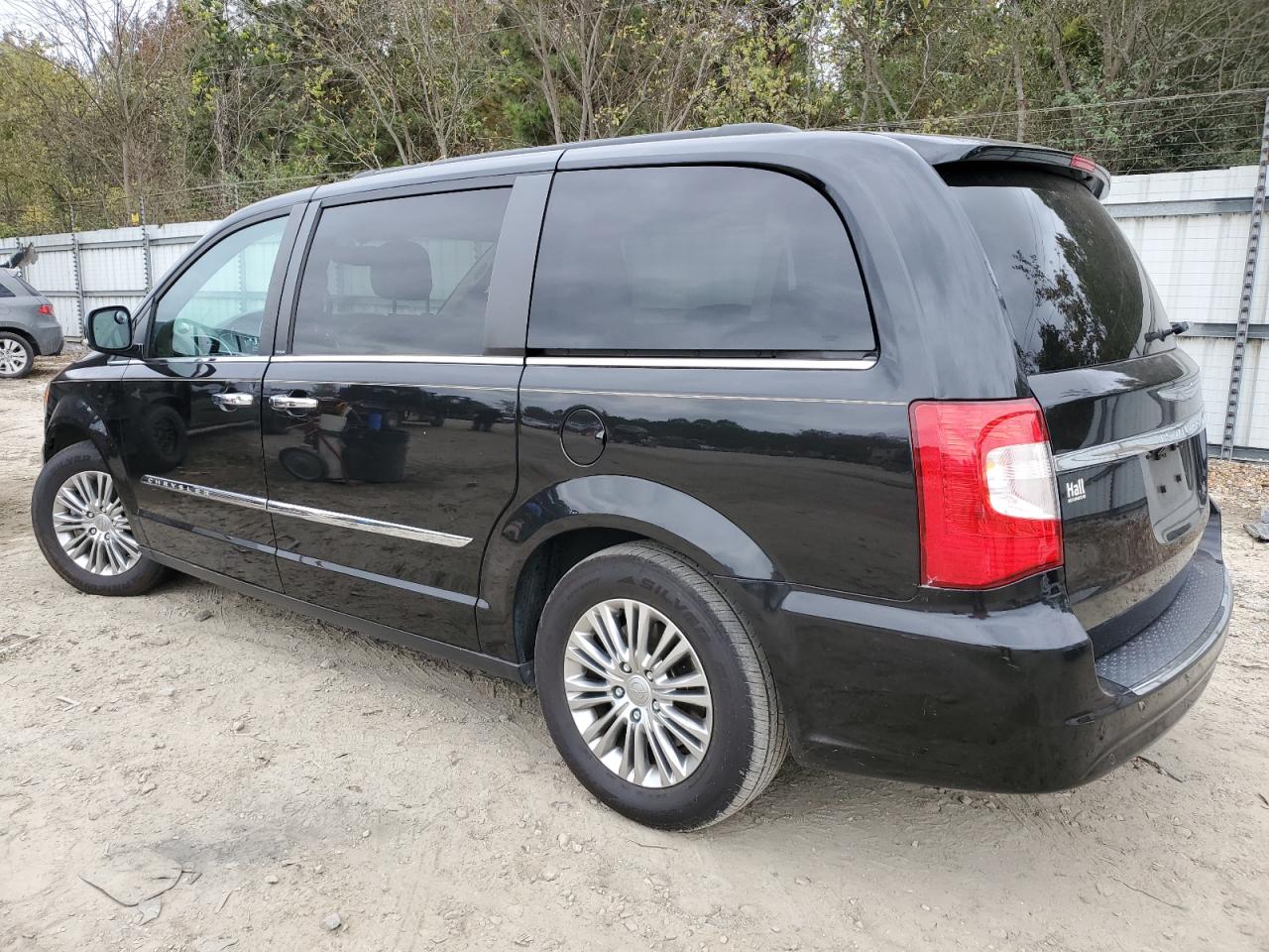2013 Chrysler Town & Country - Image 2