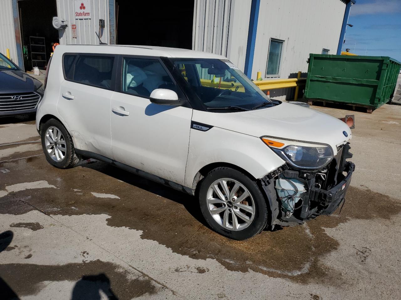 VIN KNDJP3A5XJ7605129 2018 KIA SOUL no.4