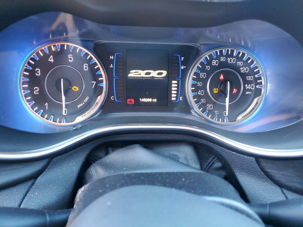 2017 Chrysler 200 - Image 9