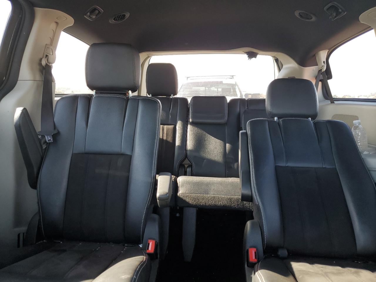 2019 Dodge Caravan - Image 10