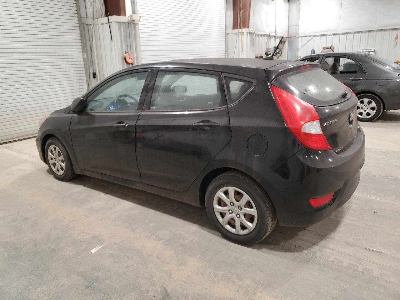 VIN KMHCT5AE4DU136721 2013 HYUNDAI ACCENT no.2