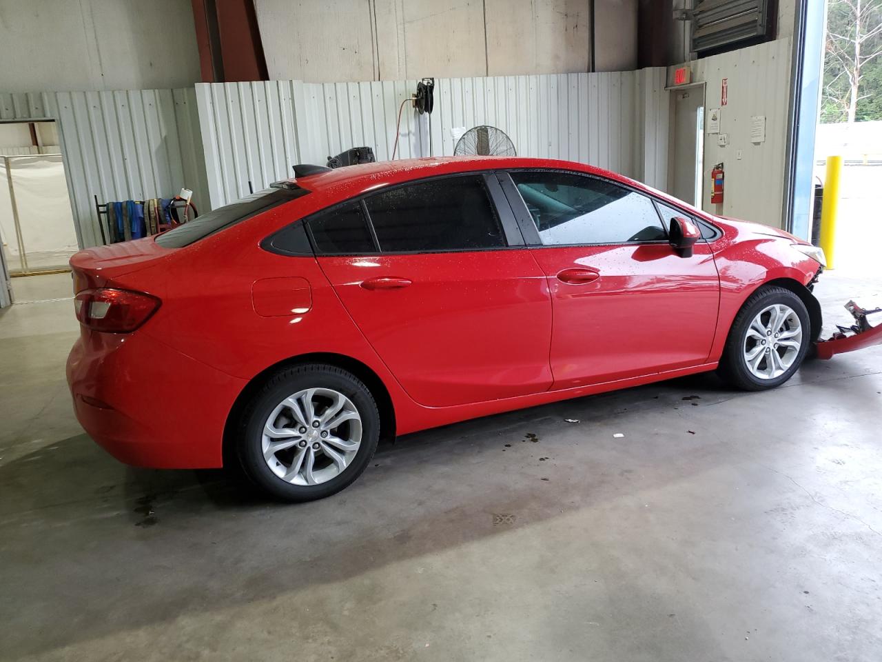 2019 Chevrolet Cruze - Image 3