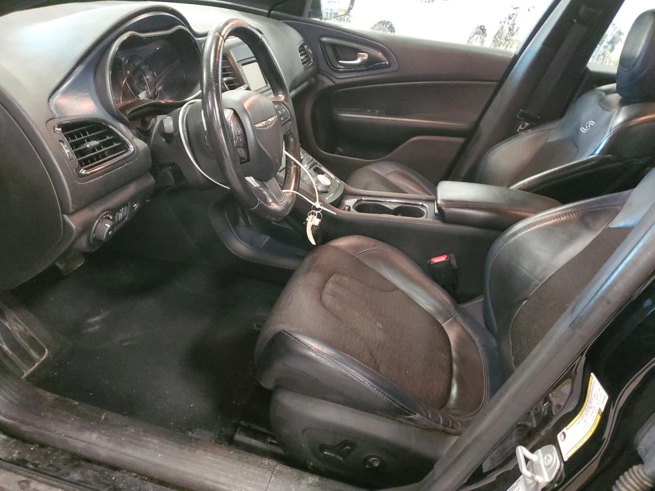 2016 Chrysler 200 - Image 7
