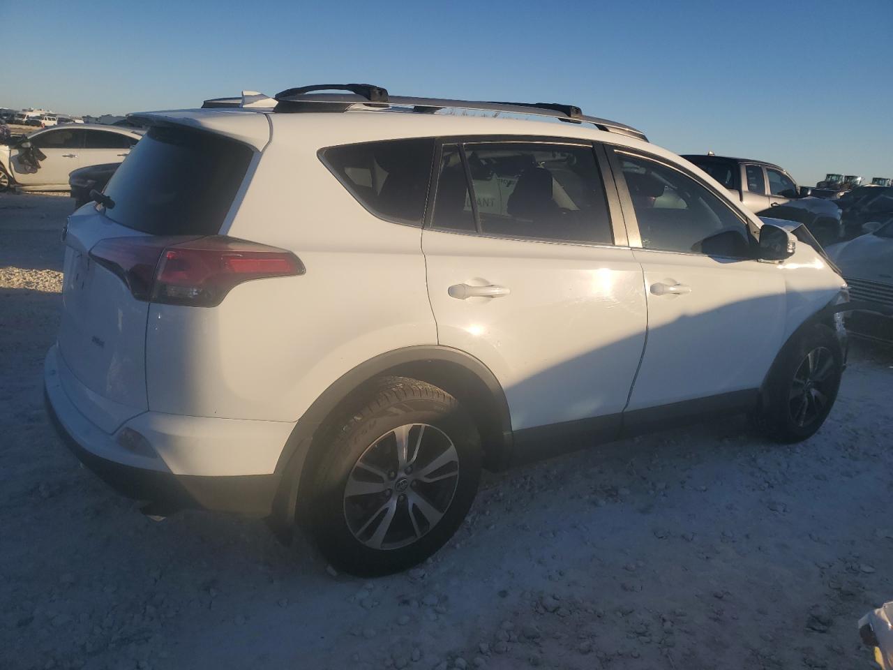 2018 Toyota RAV 4 - Image 3