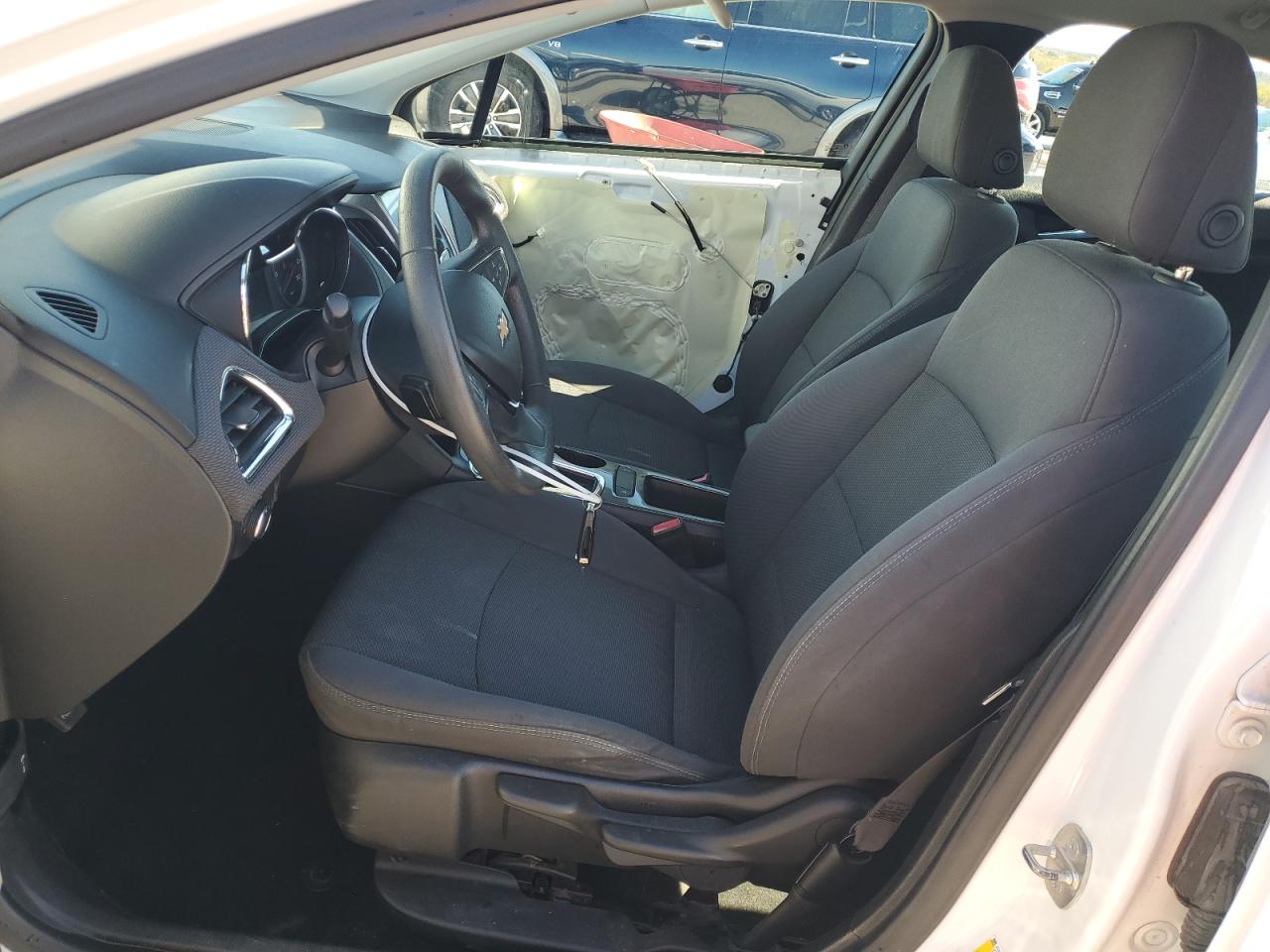 2019 Chevrolet Cruze - Image 7