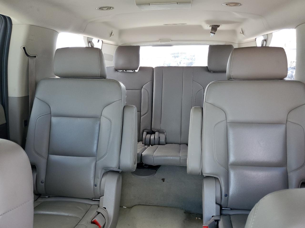 2015 Chevrolet Suburban - Image 10