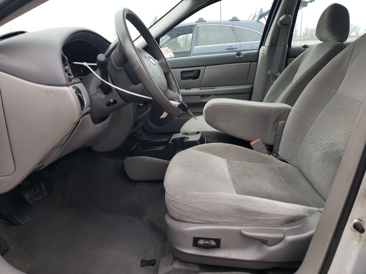 2005 Ford Taurus - Image 7