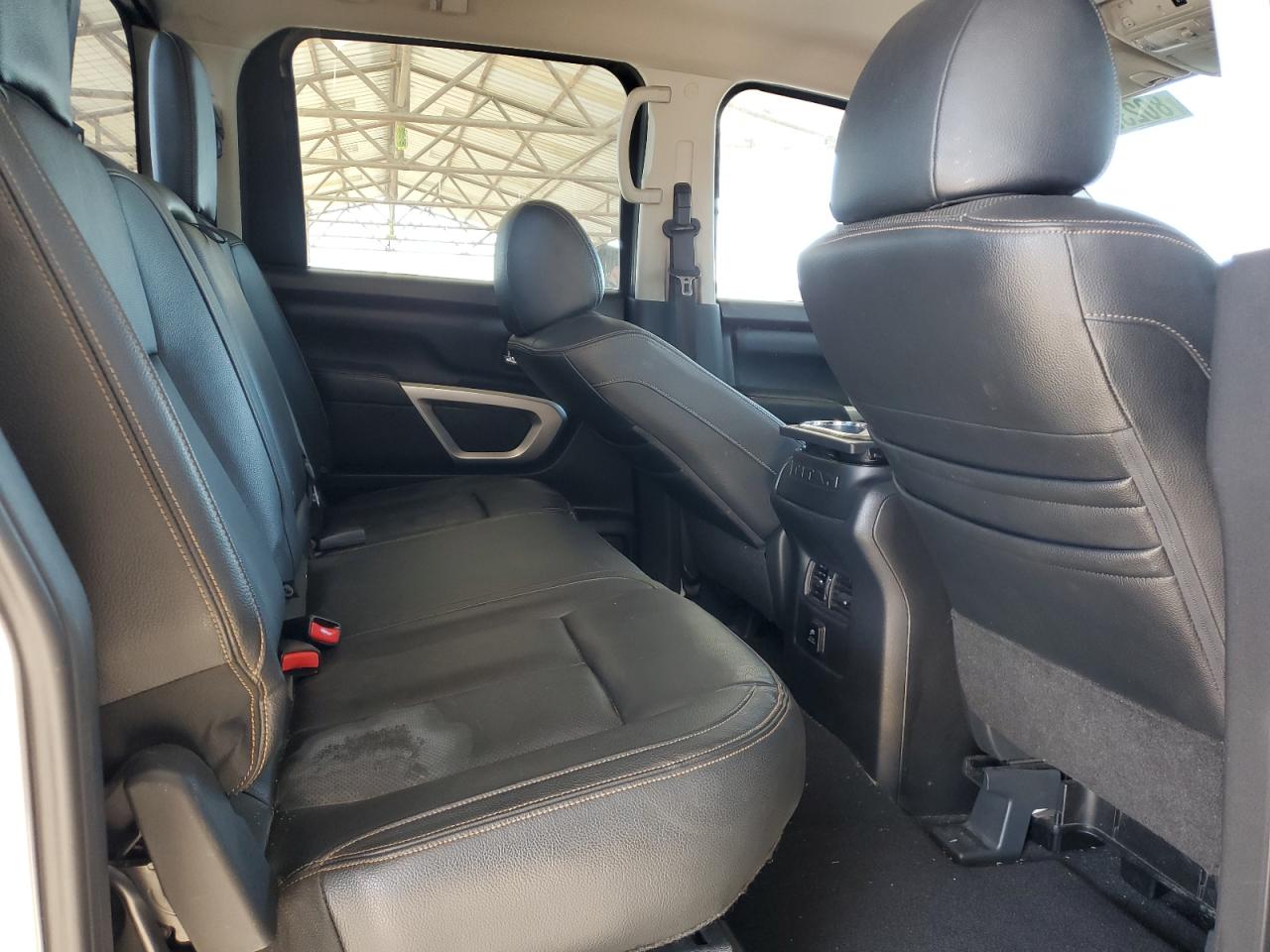 2018 Nissan Titan - Image 10
