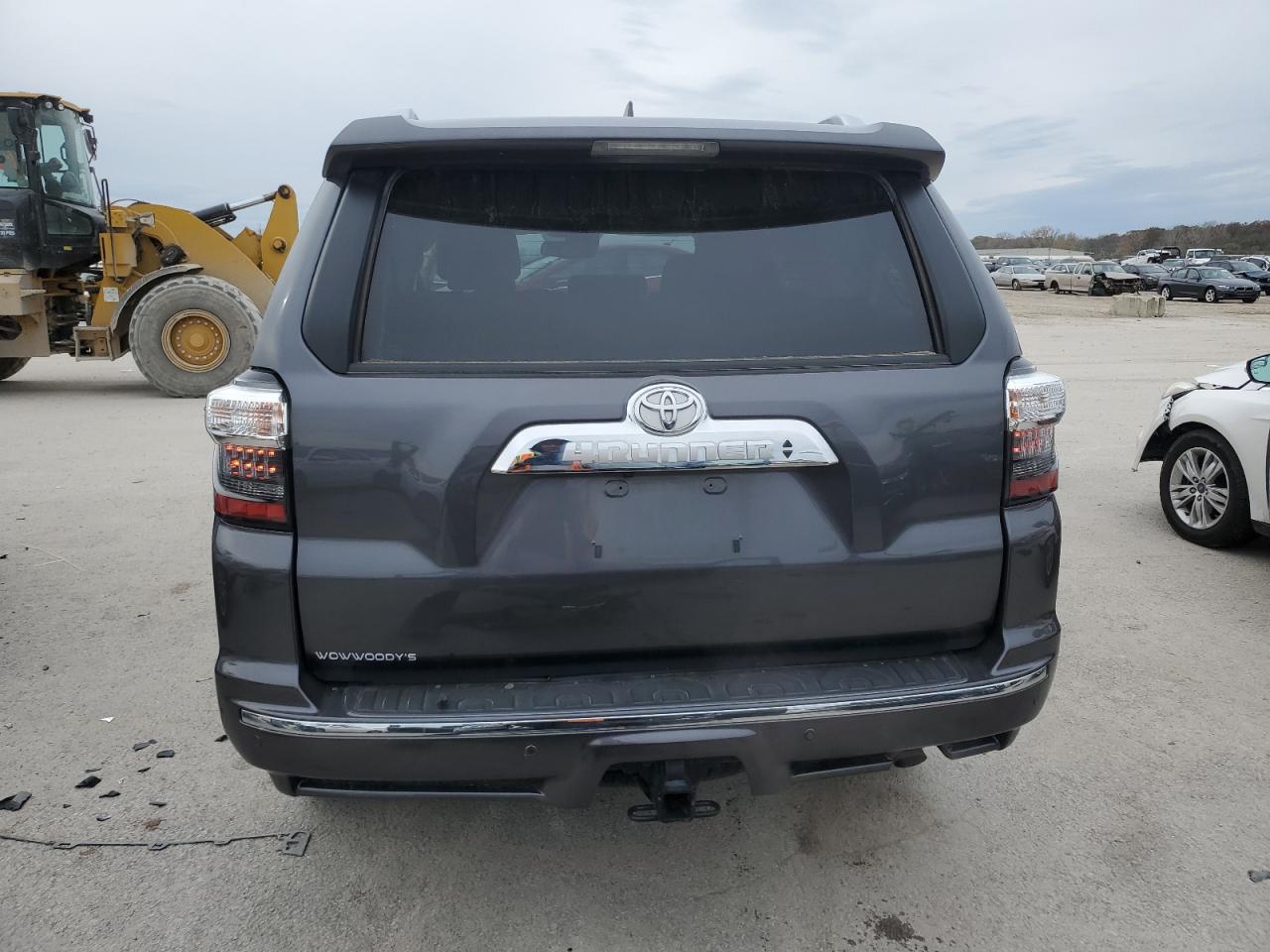 2020 Toyota 4Runner Sr5/Sr5 Premium VIN: JTEBU5JR7L5823812 Lot: 80015724