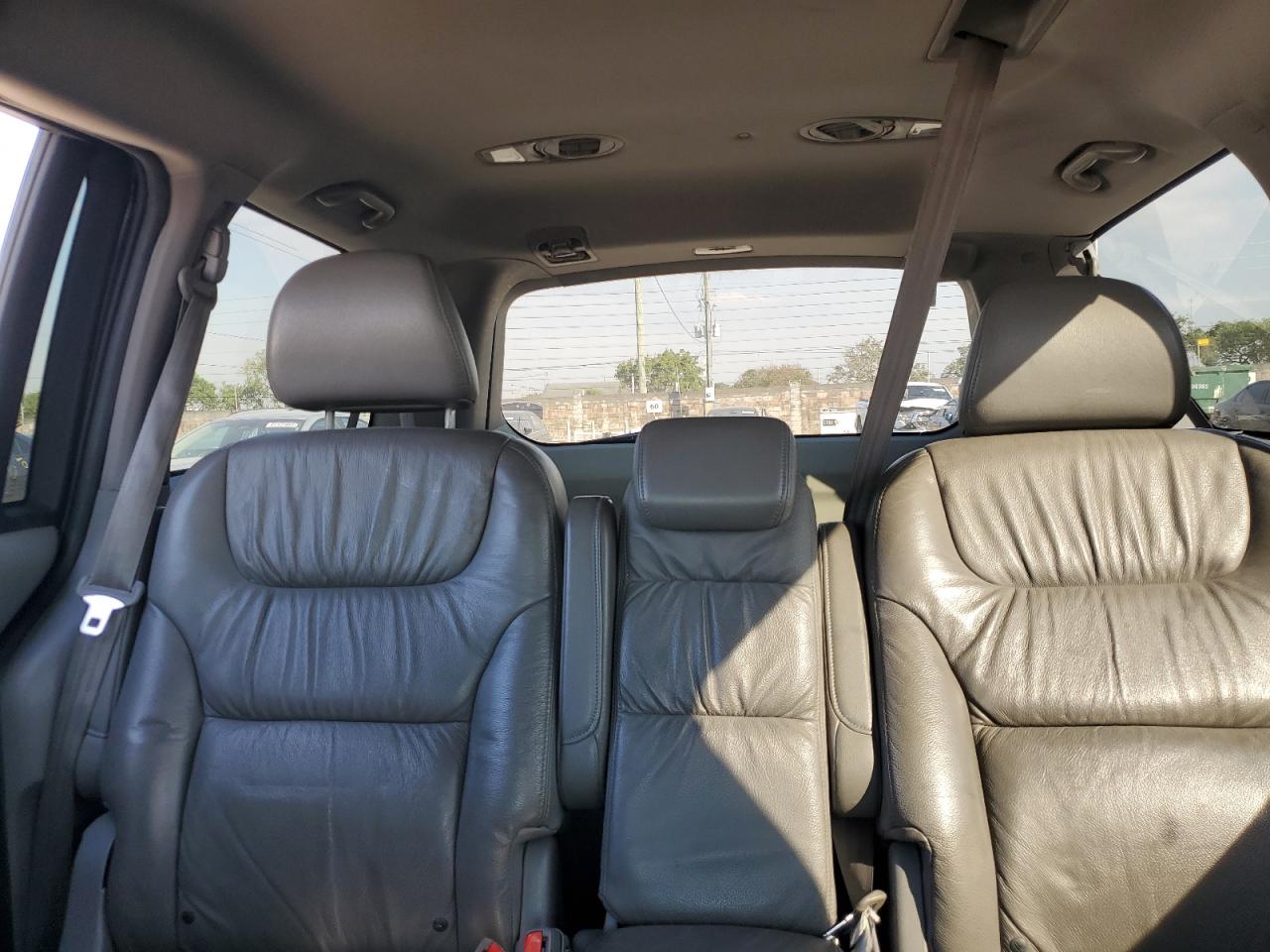 2010 Honda Odyssey - Image 10