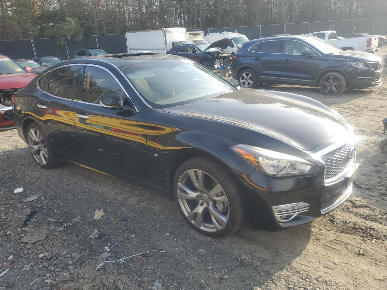 2016 Infiniti Q70 - Image 4