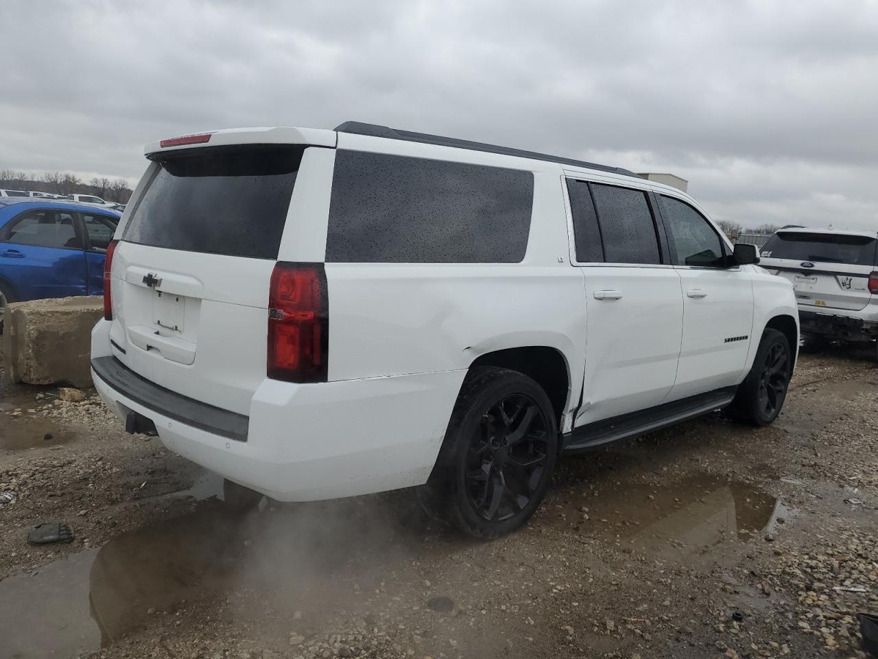 VIN 1GNSKHKC8GR186747 2016 CHEVROLET SUBURBAN no.3