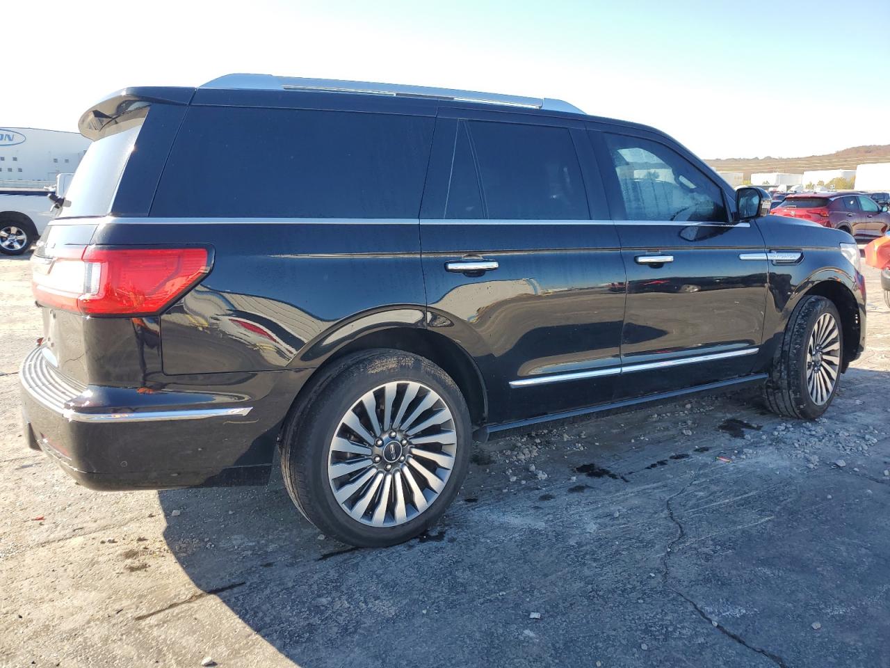 VIN 5LMJJ2LT8KEL09653 2019 LINCOLN NAVIGATOR no.3