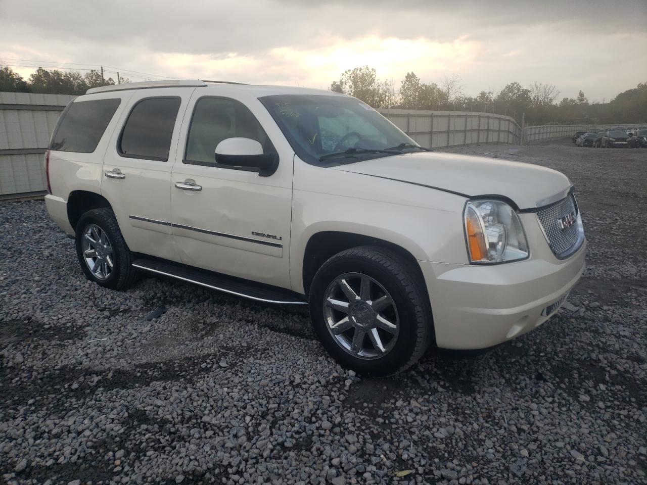 2014 GMC Yukon - Image 4