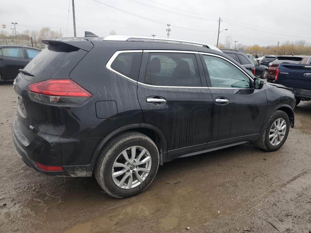 2017 Nissan Rogue - Image 3