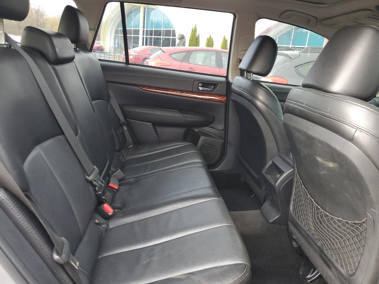 2011 Subaru Outback - Image 10