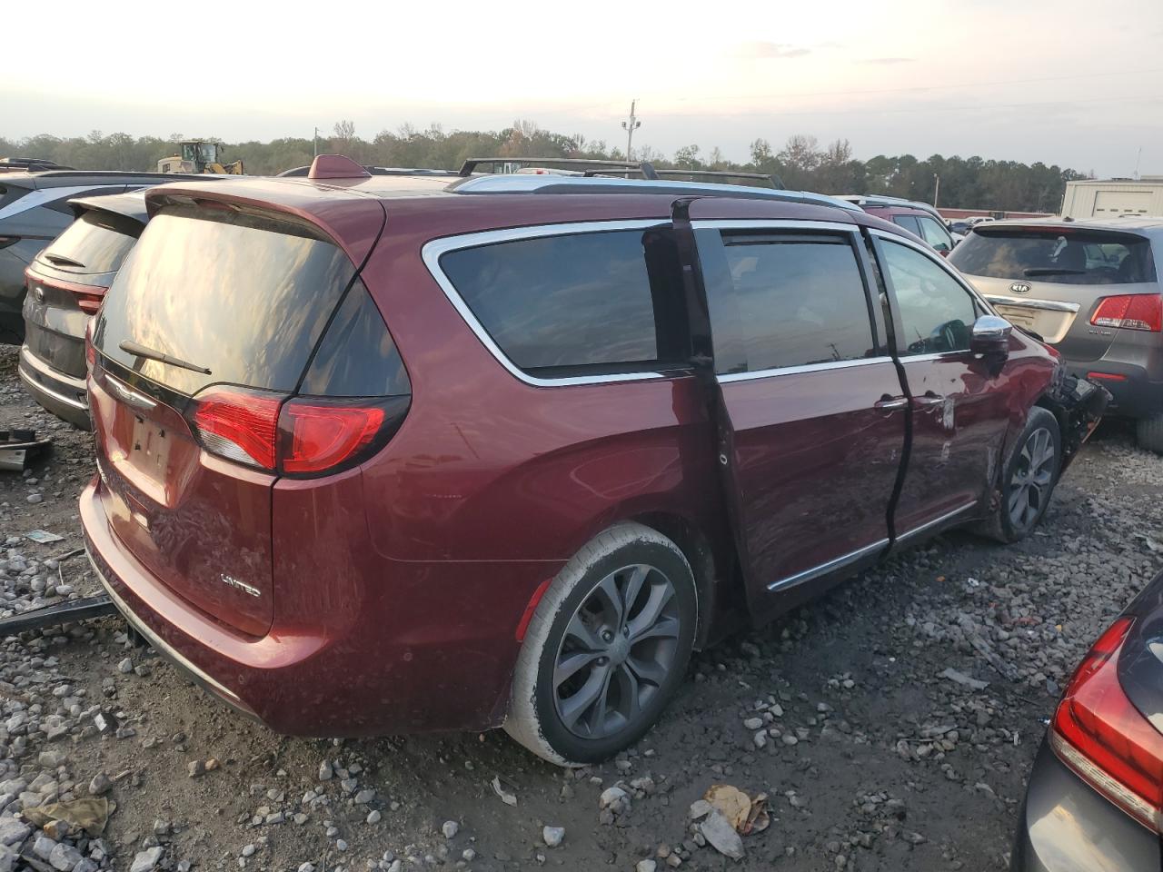 2017 Chrysler Pacifica - Image 3