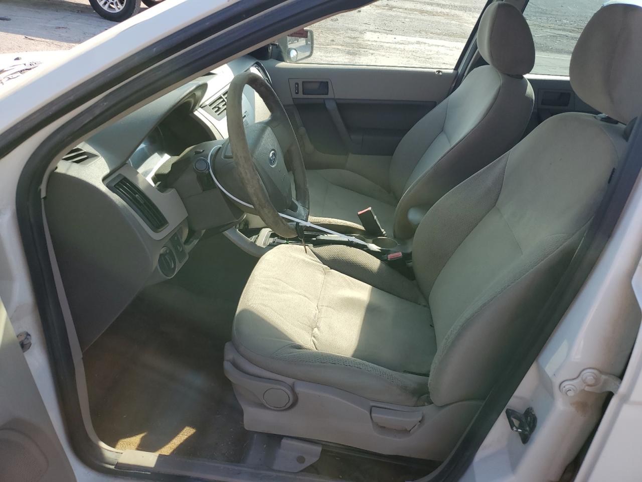 2010 Ford Focus - Image 7
