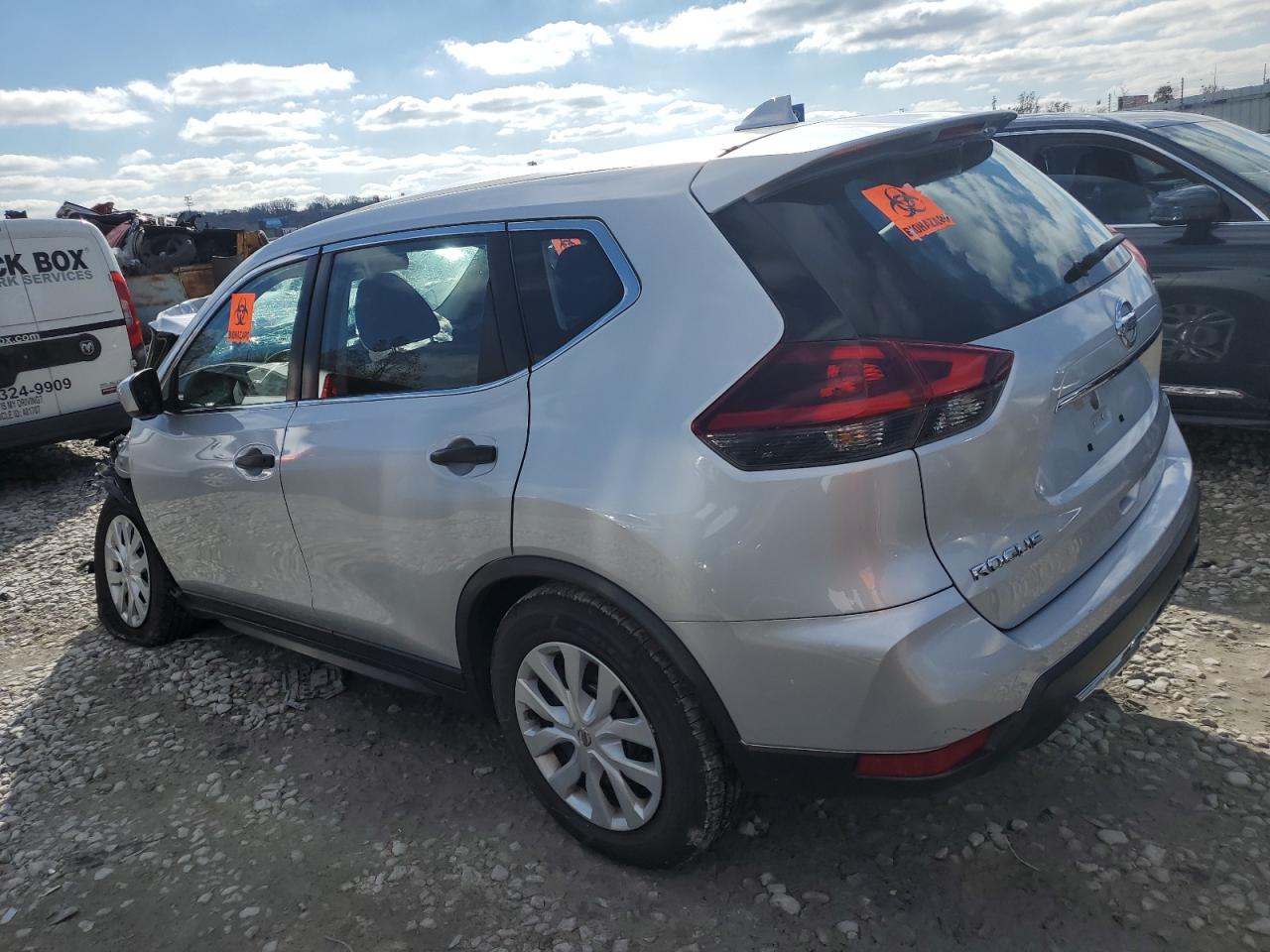 2018 Nissan Rogue - Image 2