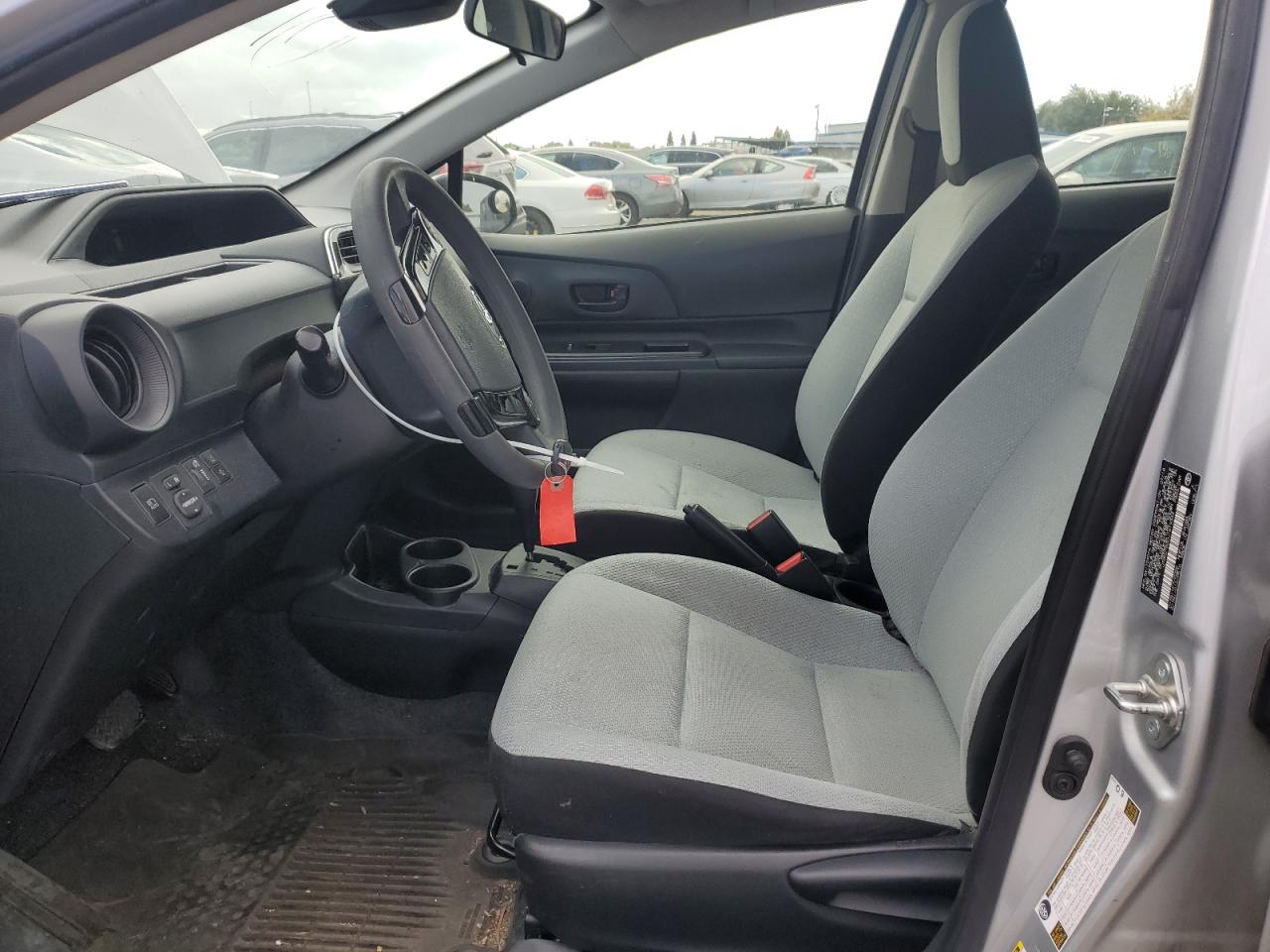 2018 Toyota Prius - Image 7
