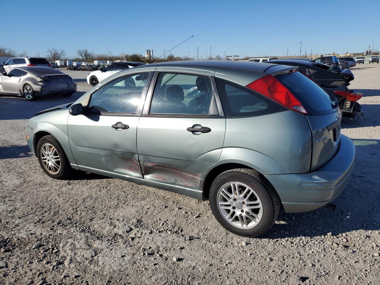 2005 Ford Focus - Image 2
