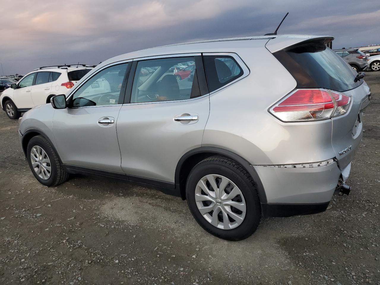 2015 Nissan Rogue - Image 2