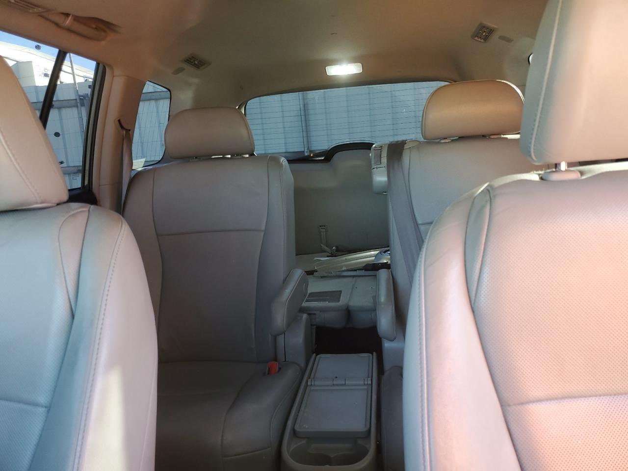 2011 Toyota Highlander - Image 10