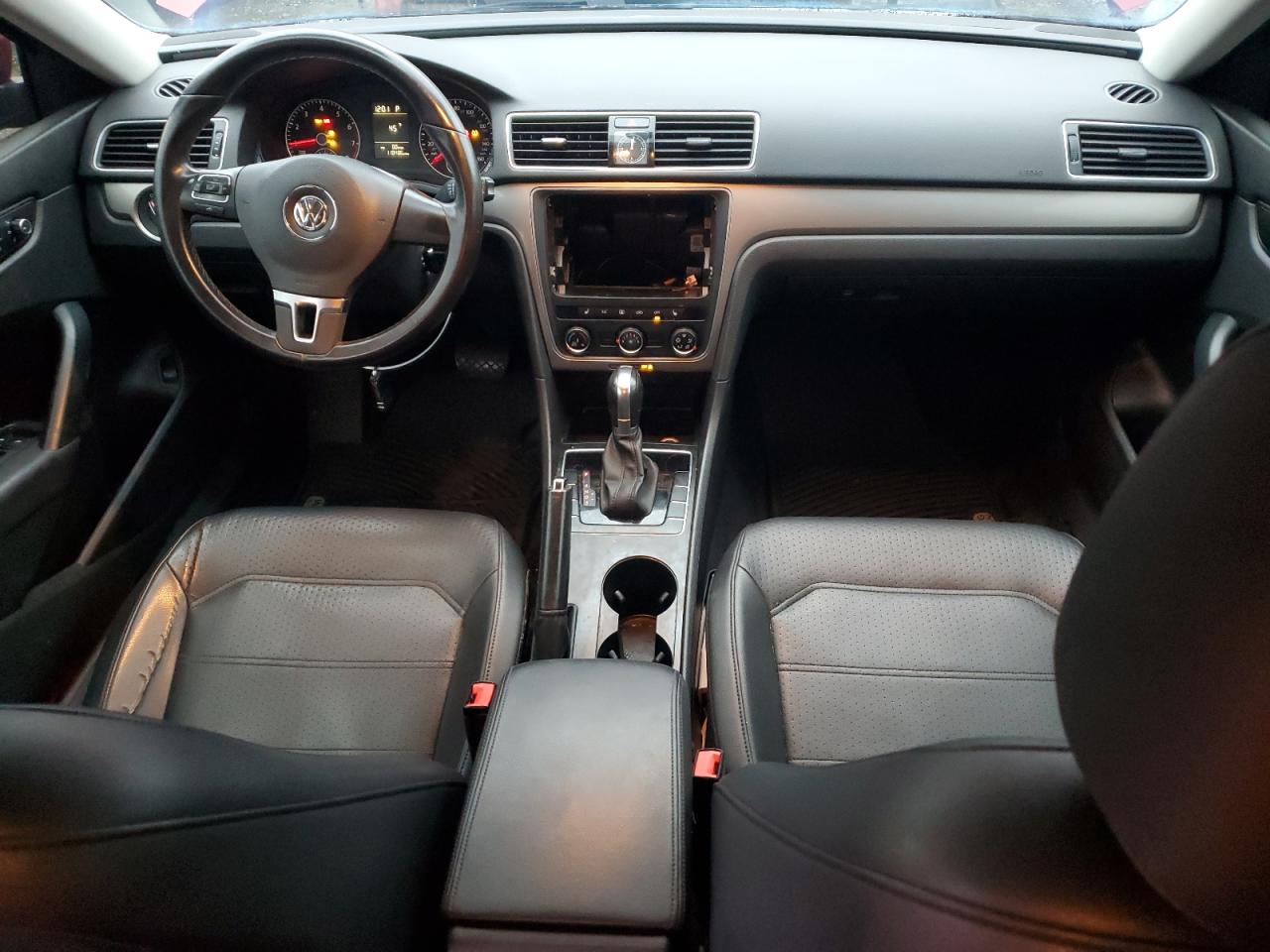 2015 Volkswagen Passat - Image 8