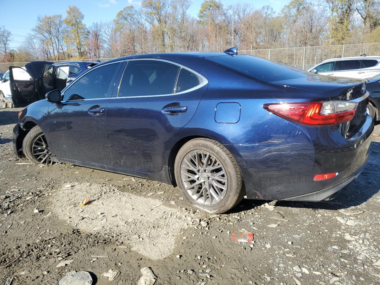 2018 Lexus ES - Image 2