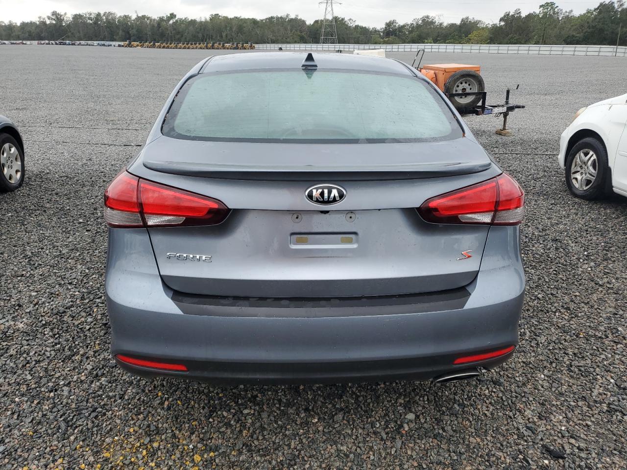 2017 Kia Forte - Image 6