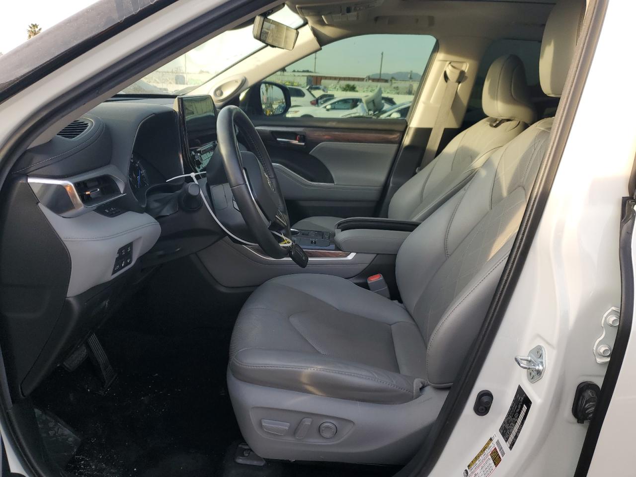 2021 Toyota Highlander - Image 7